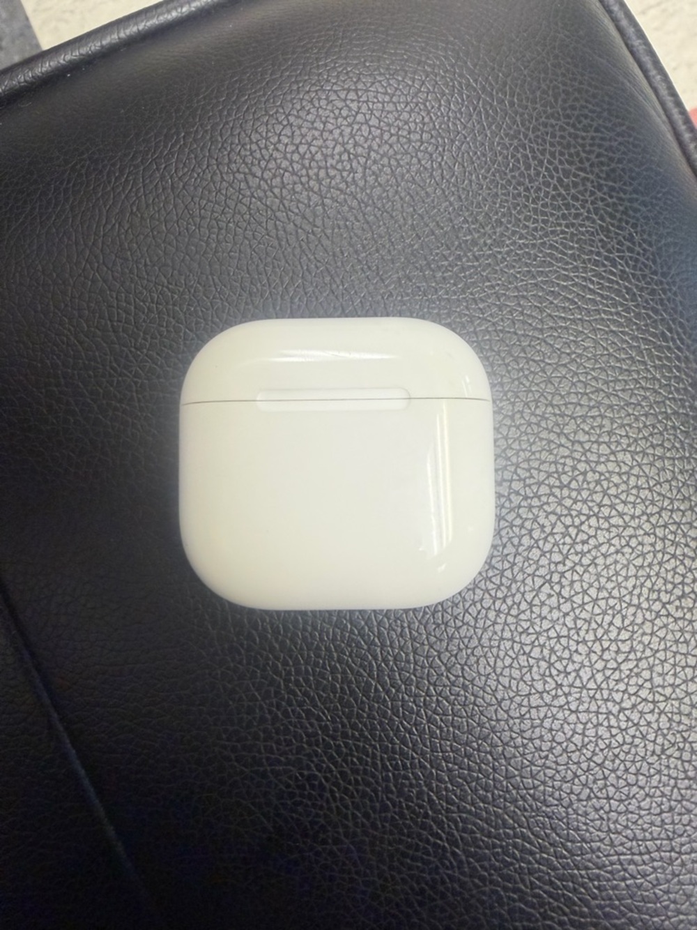 Apple White Earbuds Charging Case